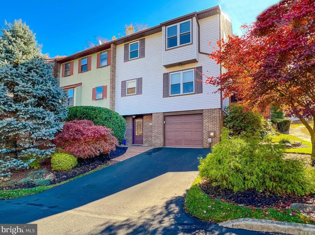 142 Woodbridge Ct, Langhorne, PA 19053-1949