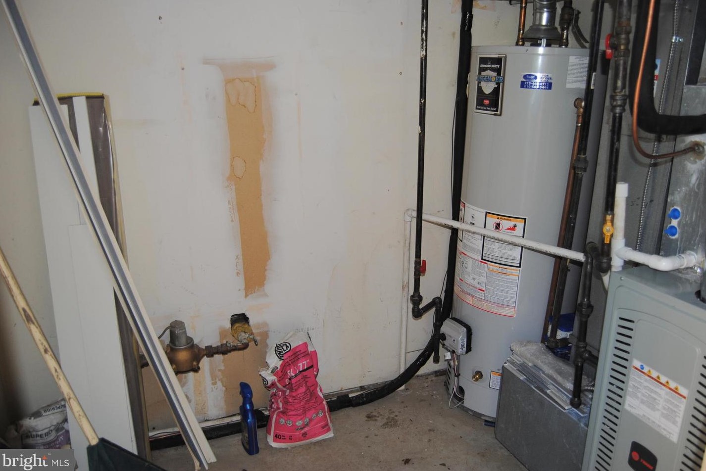 62 Ardsley Ct, Upper Makefield PA  18940-2309 exterior