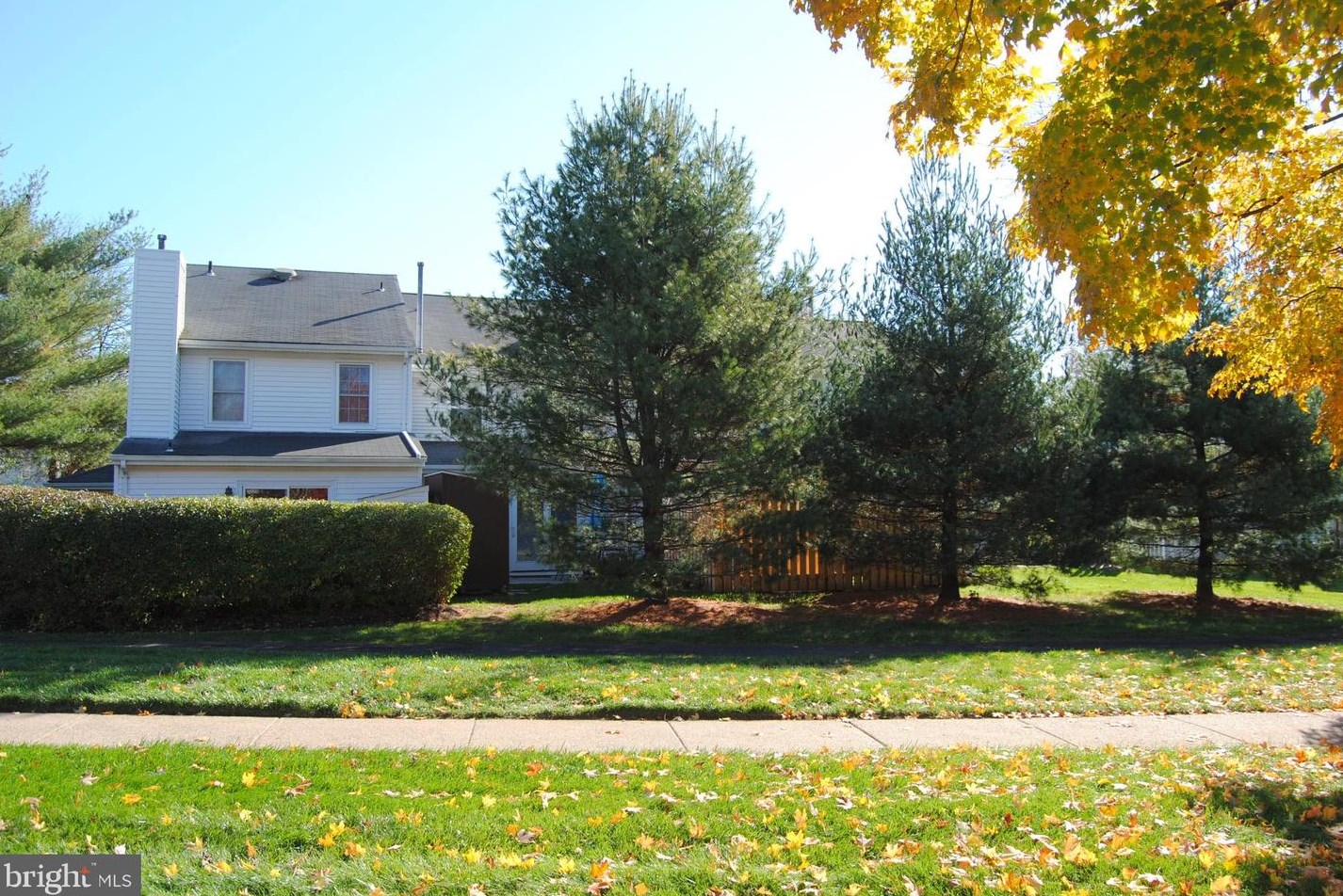 62 Ardsley Ct, Upper Makefield PA  18940-2309 exterior