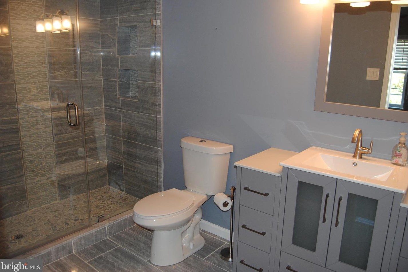 62 Ardsley Ct, Upper Makefield PA  18940-2309 exterior