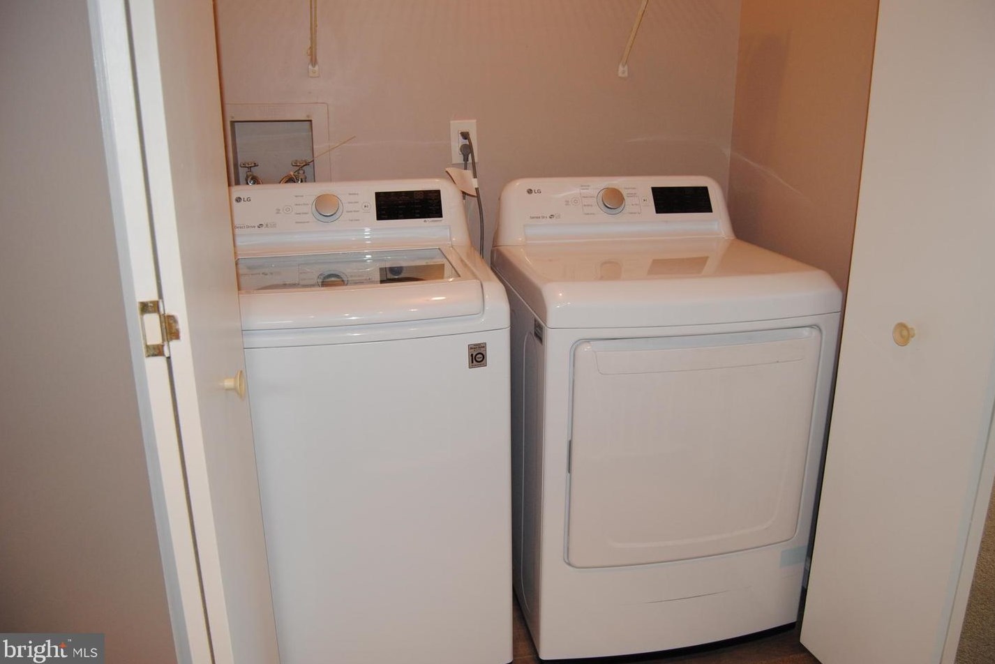 62 Ardsley Ct, Upper Makefield PA  18940-2309 exterior