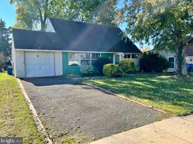 33 Micahill Rd, Levittown, PA 19056-3610