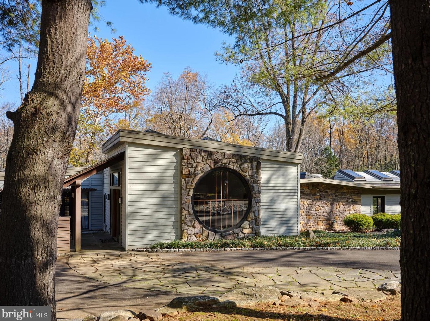 1886 Aquetong Rd, New Hope, PA 18938-1140