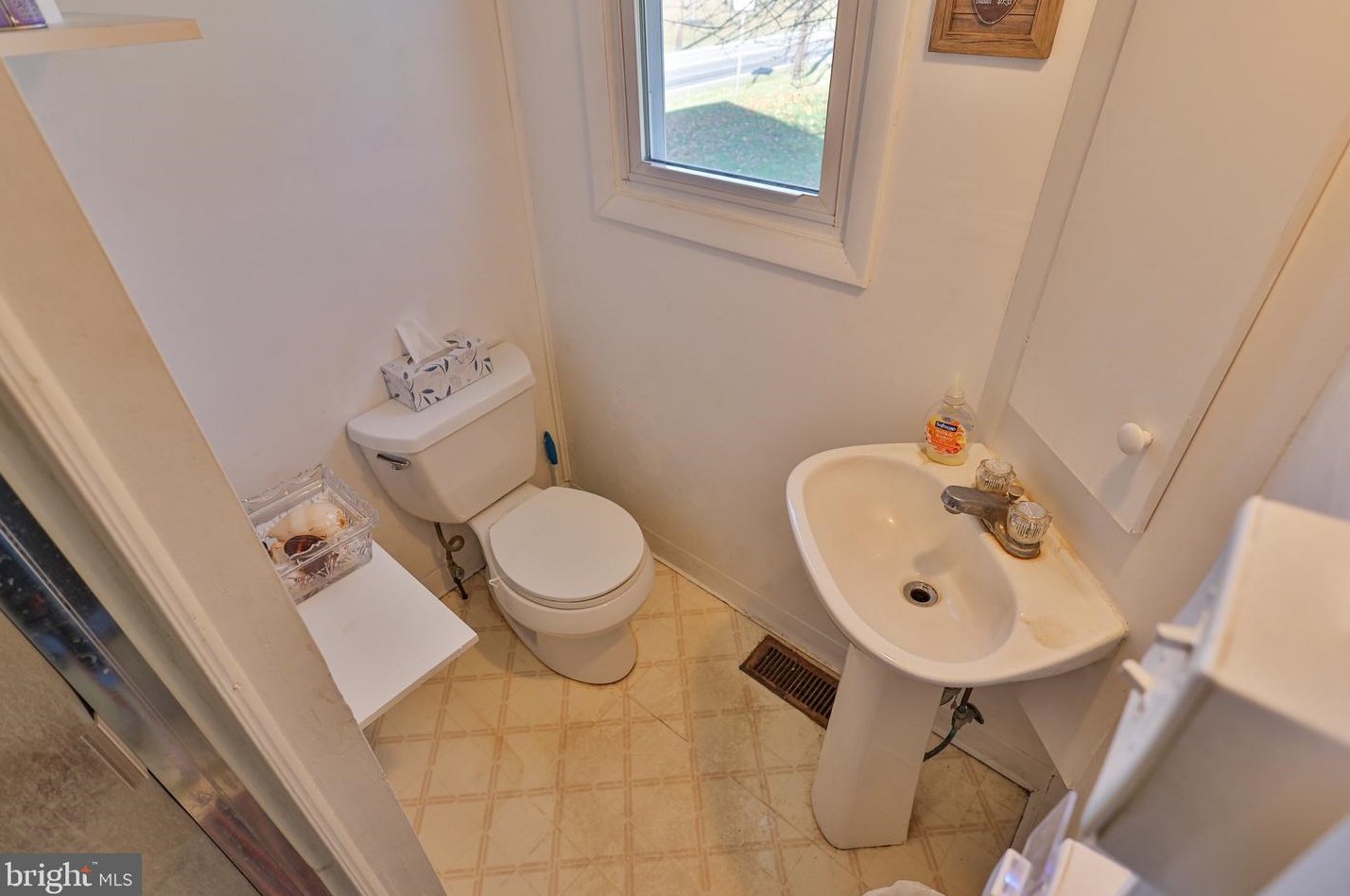 2028 Ridge Rd, Sellersville PA  18960-3056 exterior