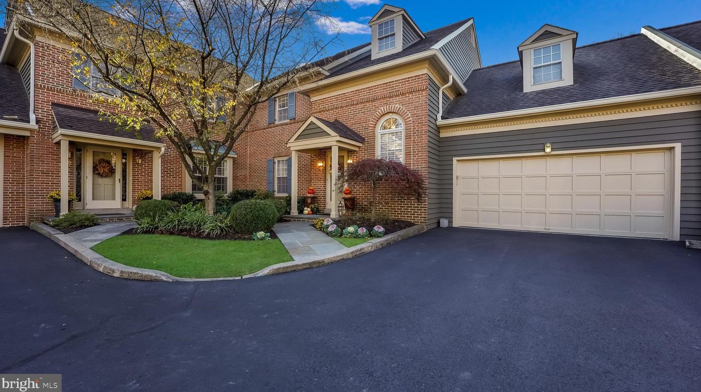 49 Magnolia Ct, Gardenville, PA 18901