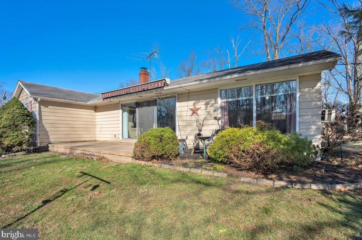 242 Augustine Rd, Sellersville, PA 18960-1308