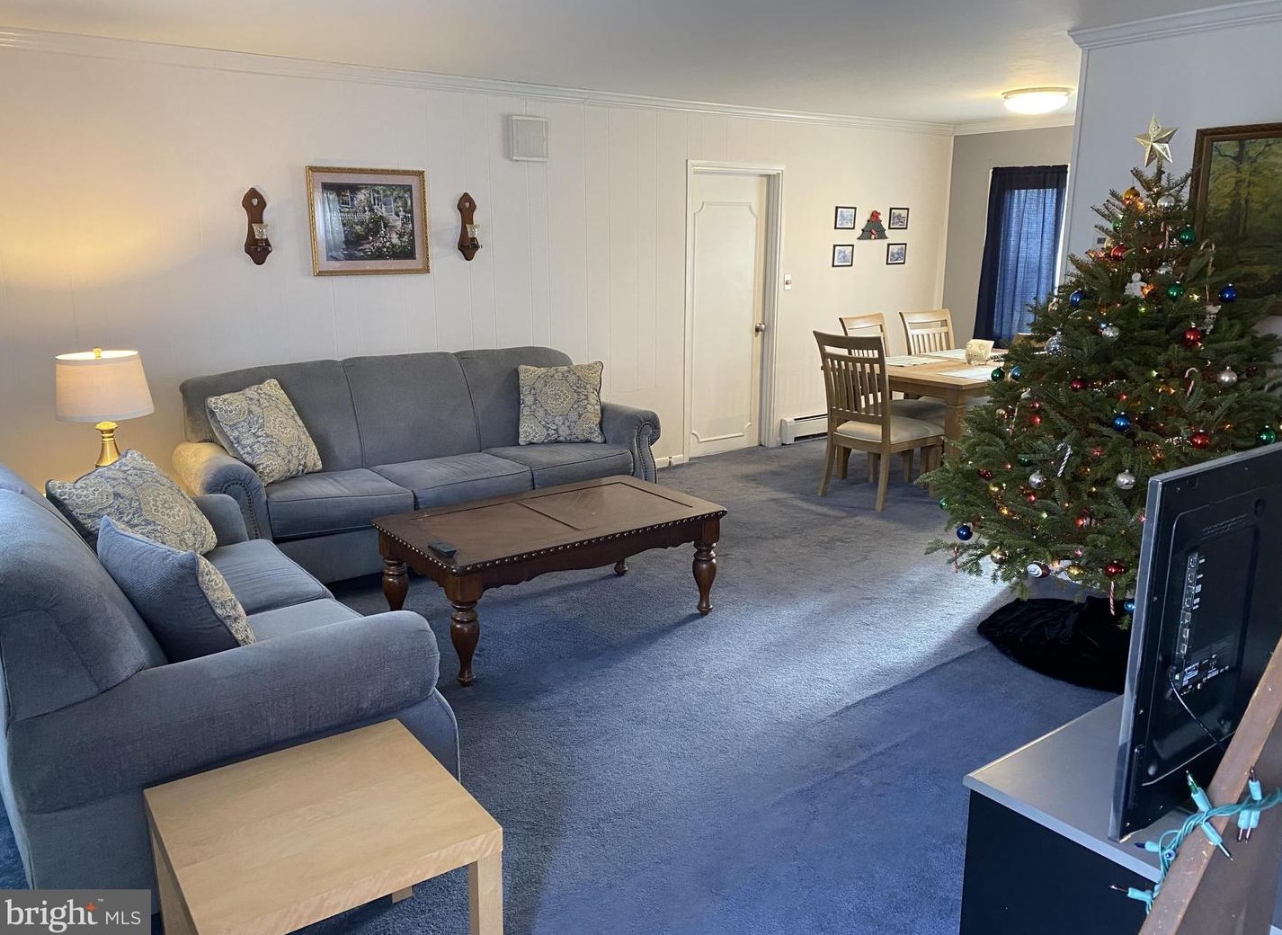 4 Vase Ln, Levittown, PA 19054-1204
