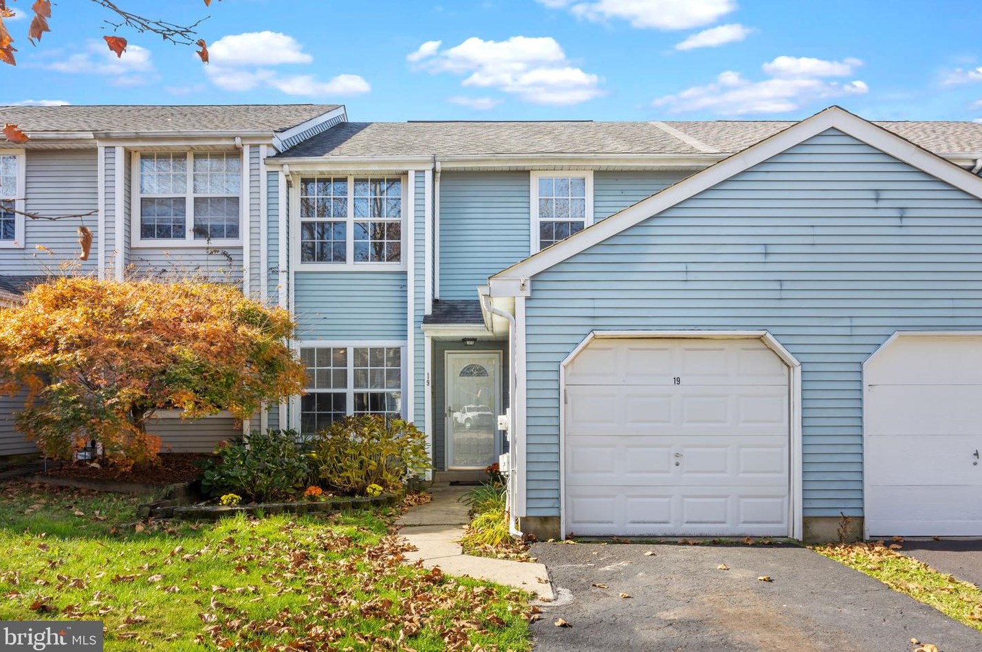 19 Carousel Cir, Gardenville, PA