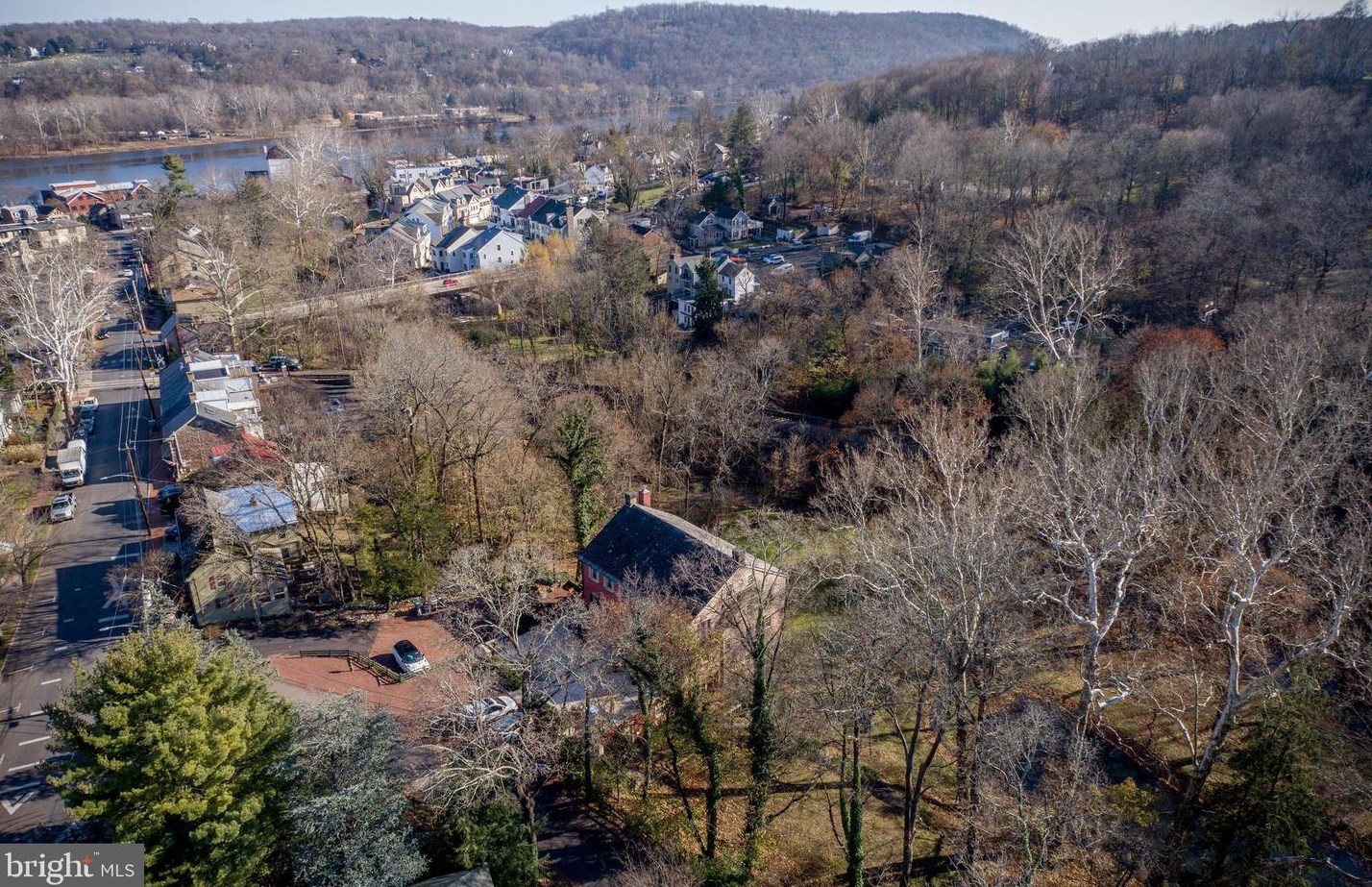 1 Old Mill Rd, New Hope, PA 18938-1311