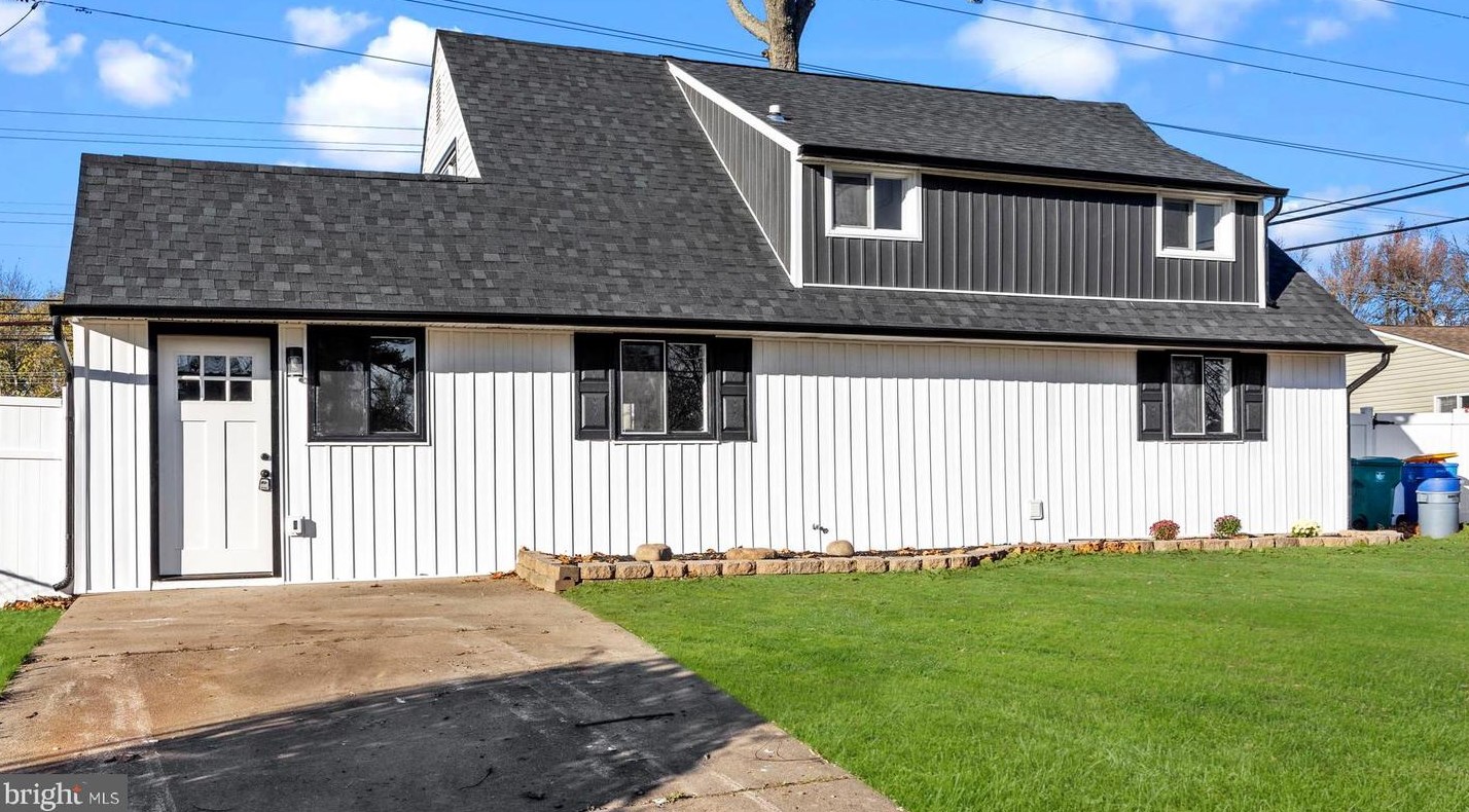 84 Ice Pond Rd, Levittown, PA 19057-2743