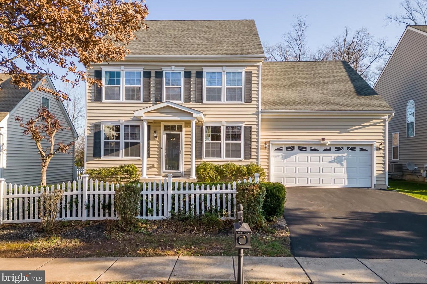 265 Barnhill Rd, Perkasie, PA 18944-4414