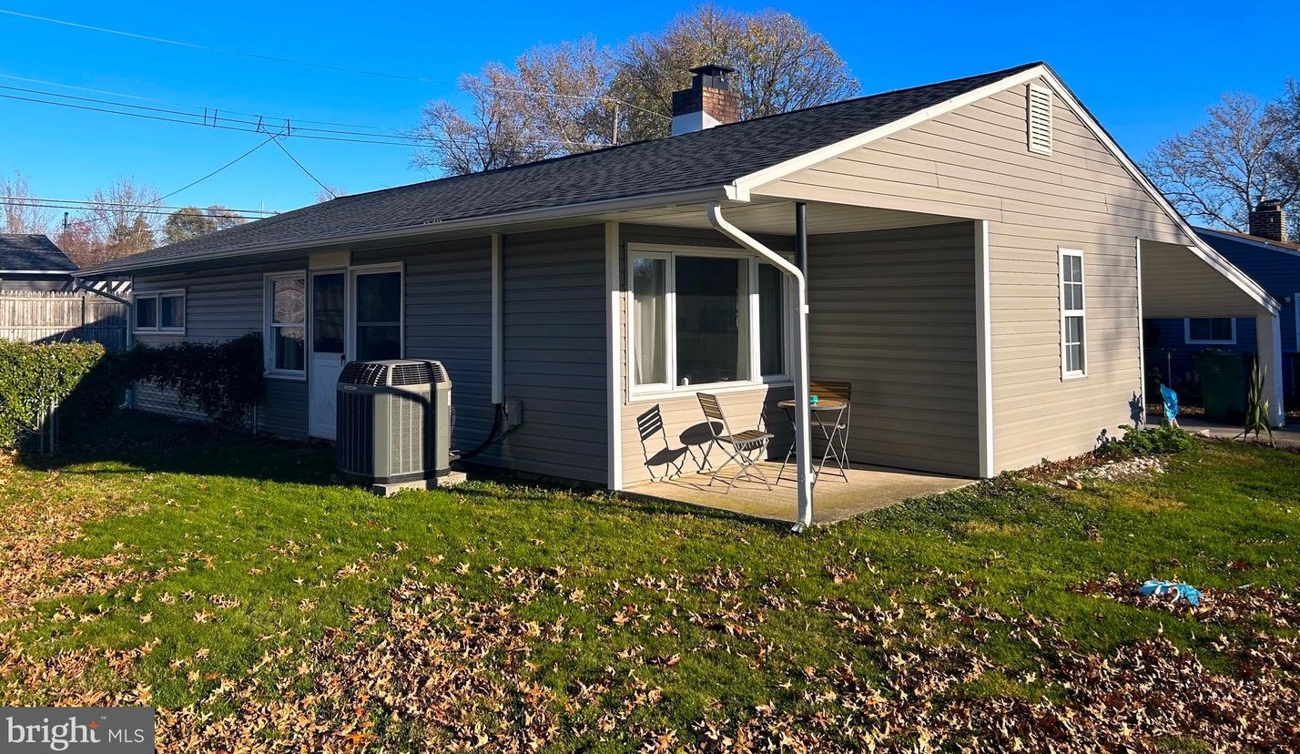 16 Gridiron Rd, Levittown, PA 19057-3810