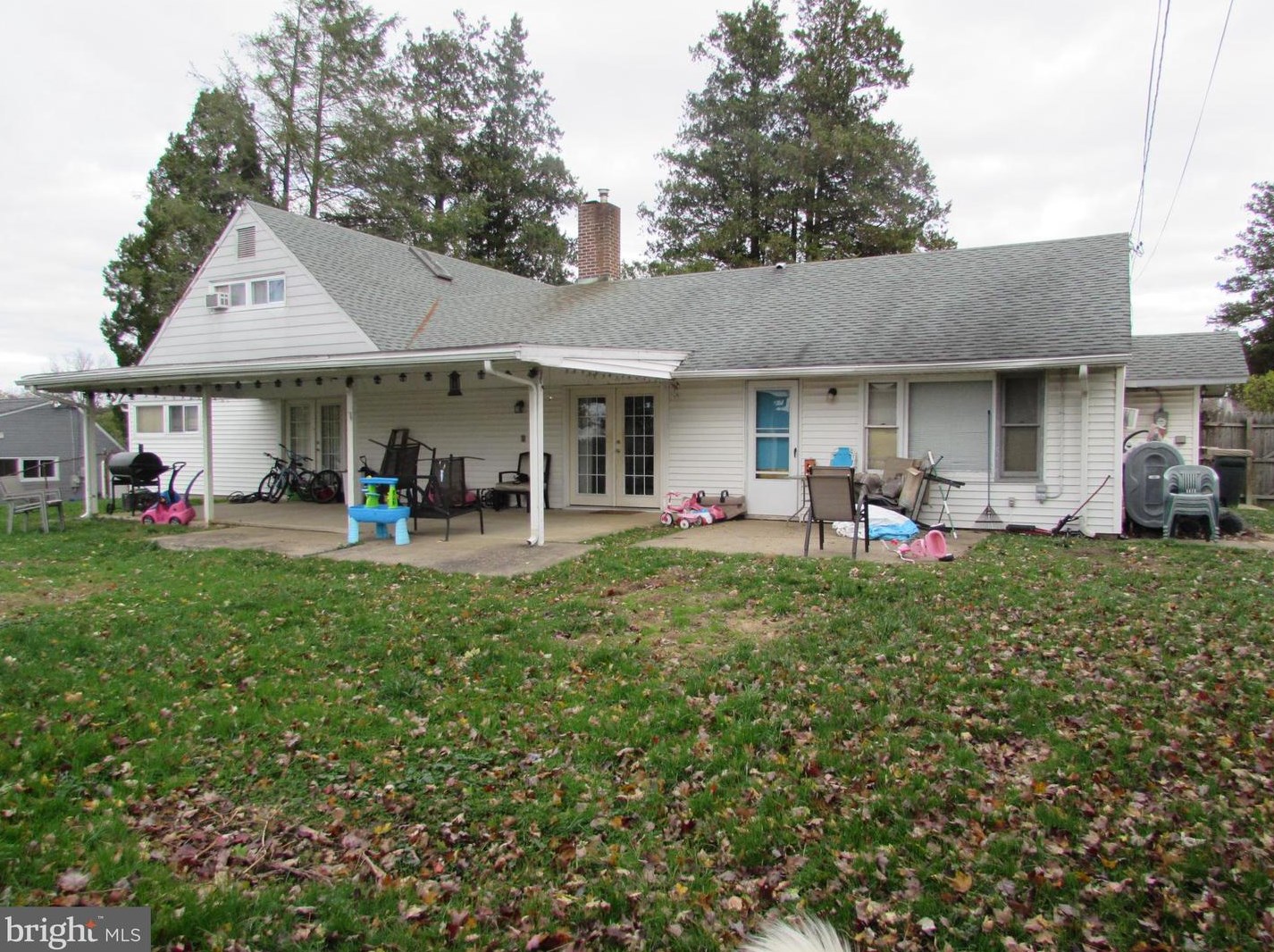31 Falcon Rd, Levittown, PA 19056-1905