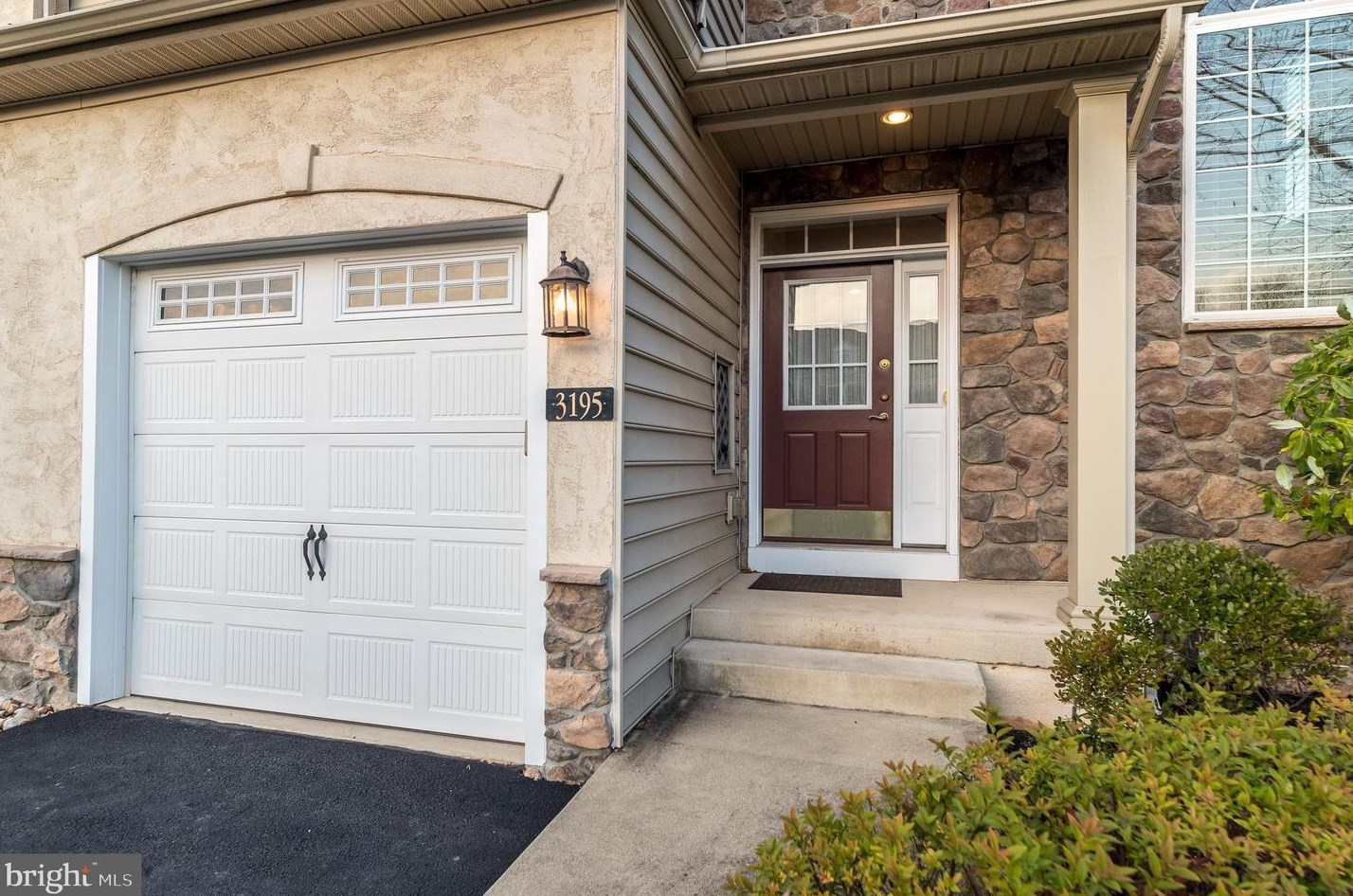 3195 Brookside Dr, Furlong, PA 18925