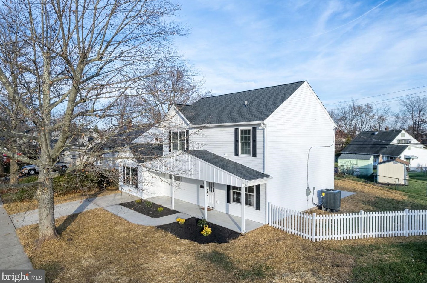 6 Hickory Ln, Levittown, PA 19055-1310