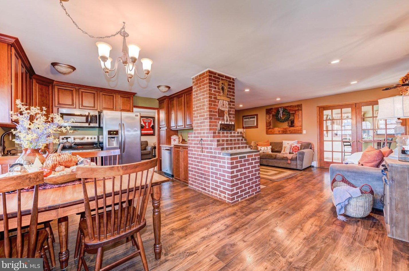 45 Locust Ln, Levittown, PA 19054-3917