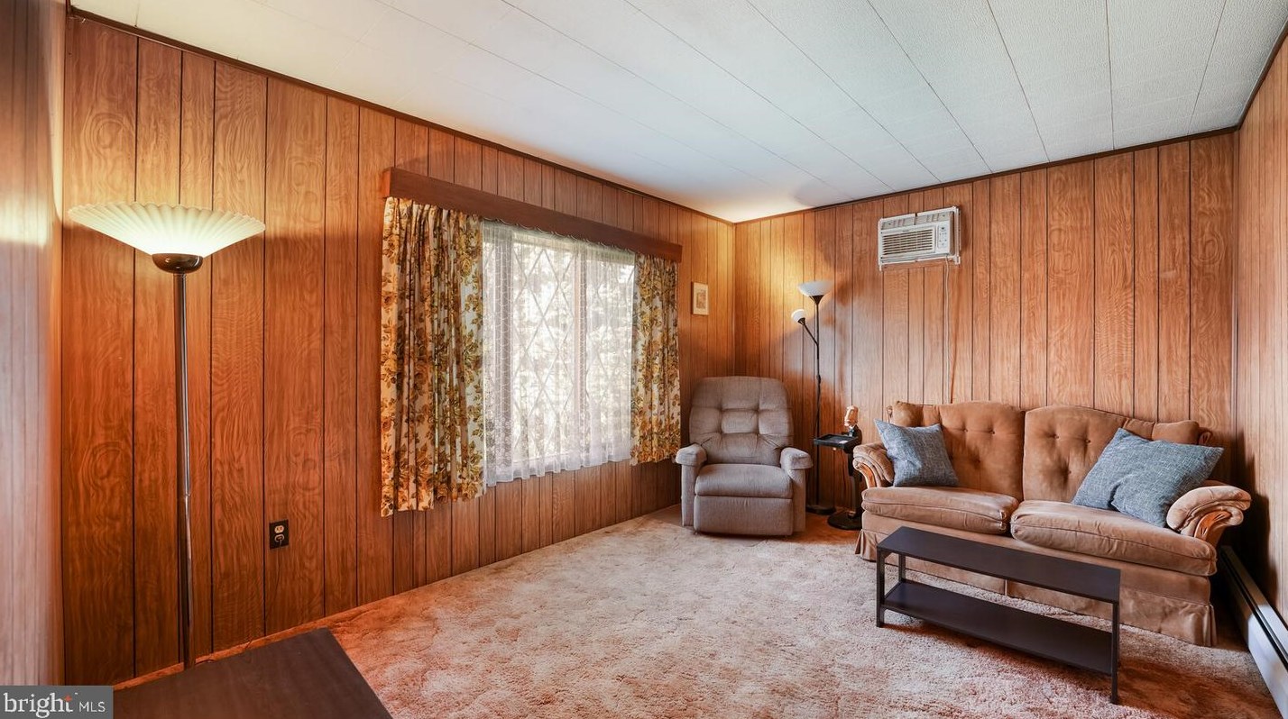 6 Spg Ln, Levittown PA 19055-2004 exterior