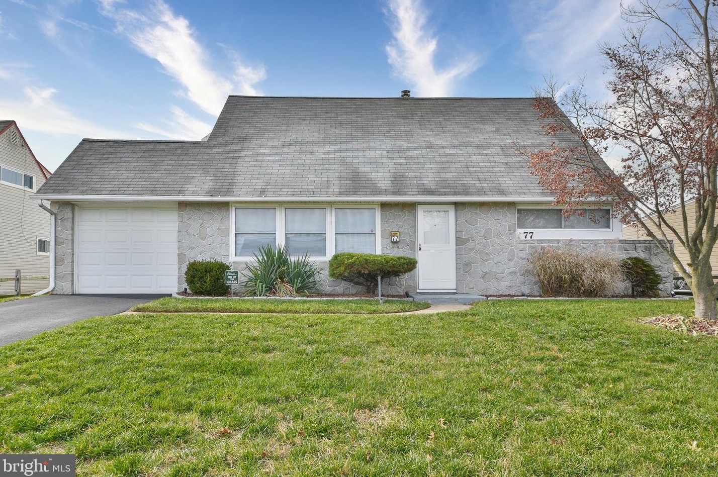 77 Kindle Ln, Levittown, PA 19055-2408