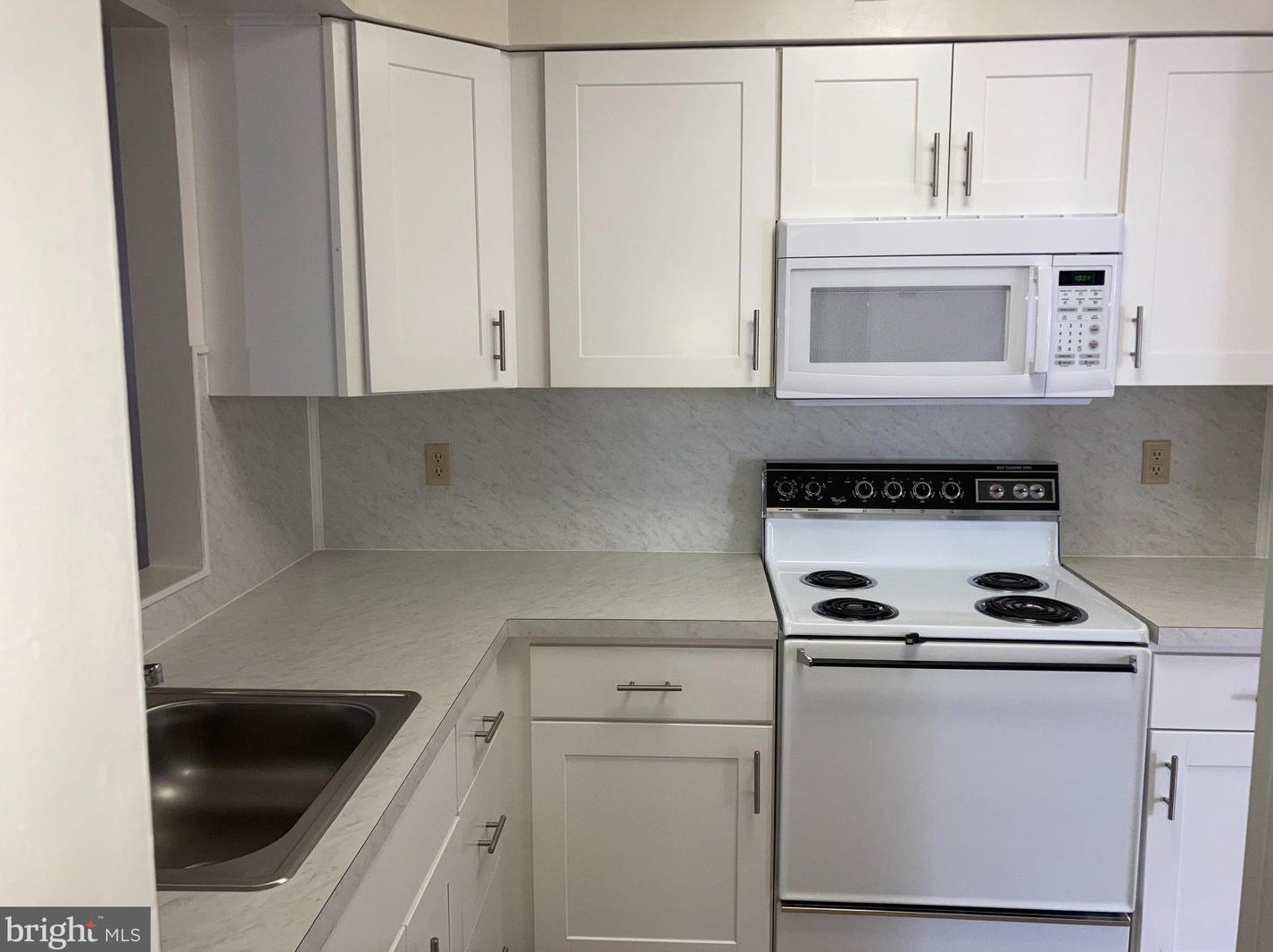 6012 Beacon Hill Dr, Southampton, PA 18966