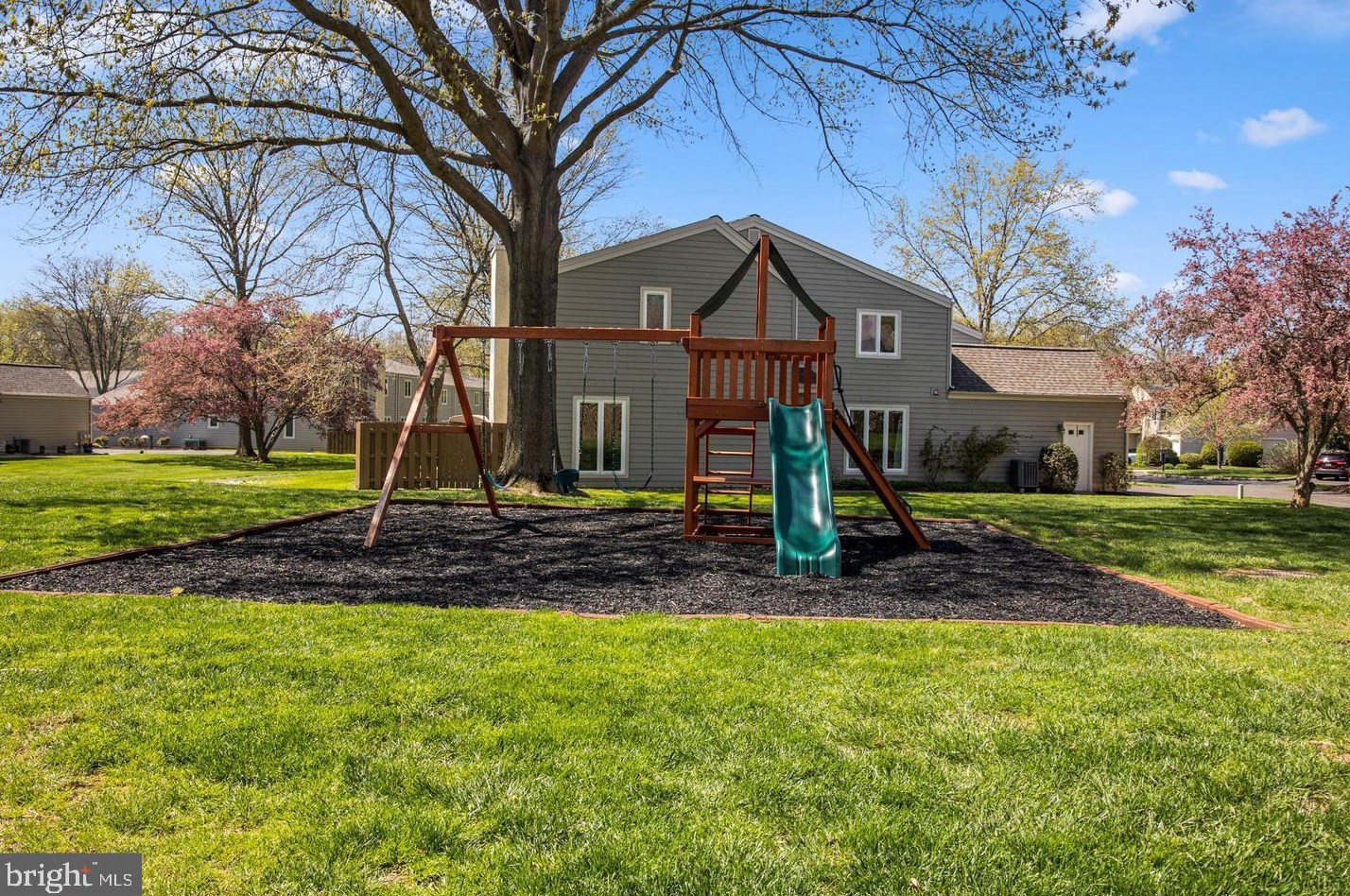224 Hastings Ct, Gardenville PA  exterior