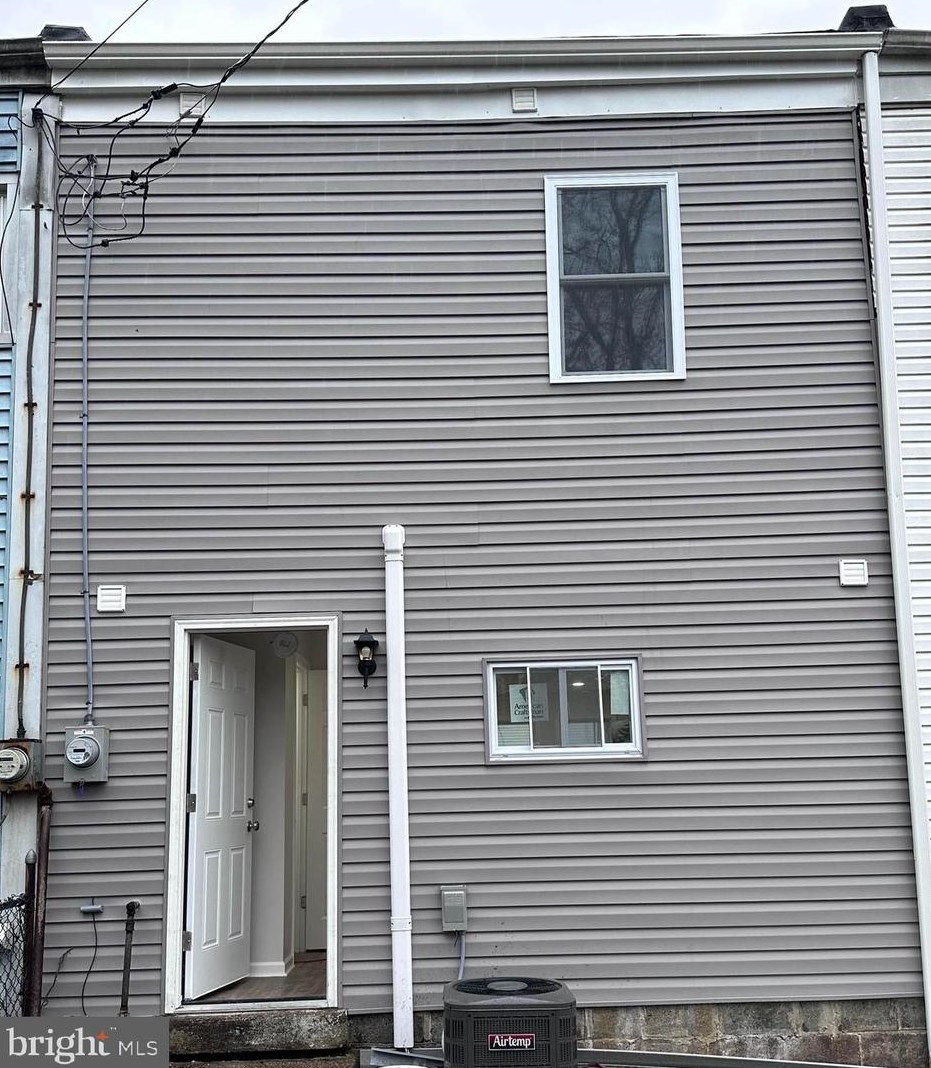5620 Mitchell Rd, Levittown, PA 19057-4131
