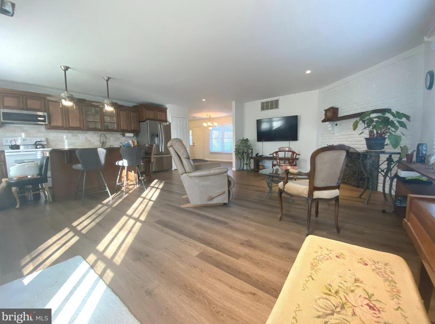 120 High St, Upper Makefield PA  18940-1452 exterior