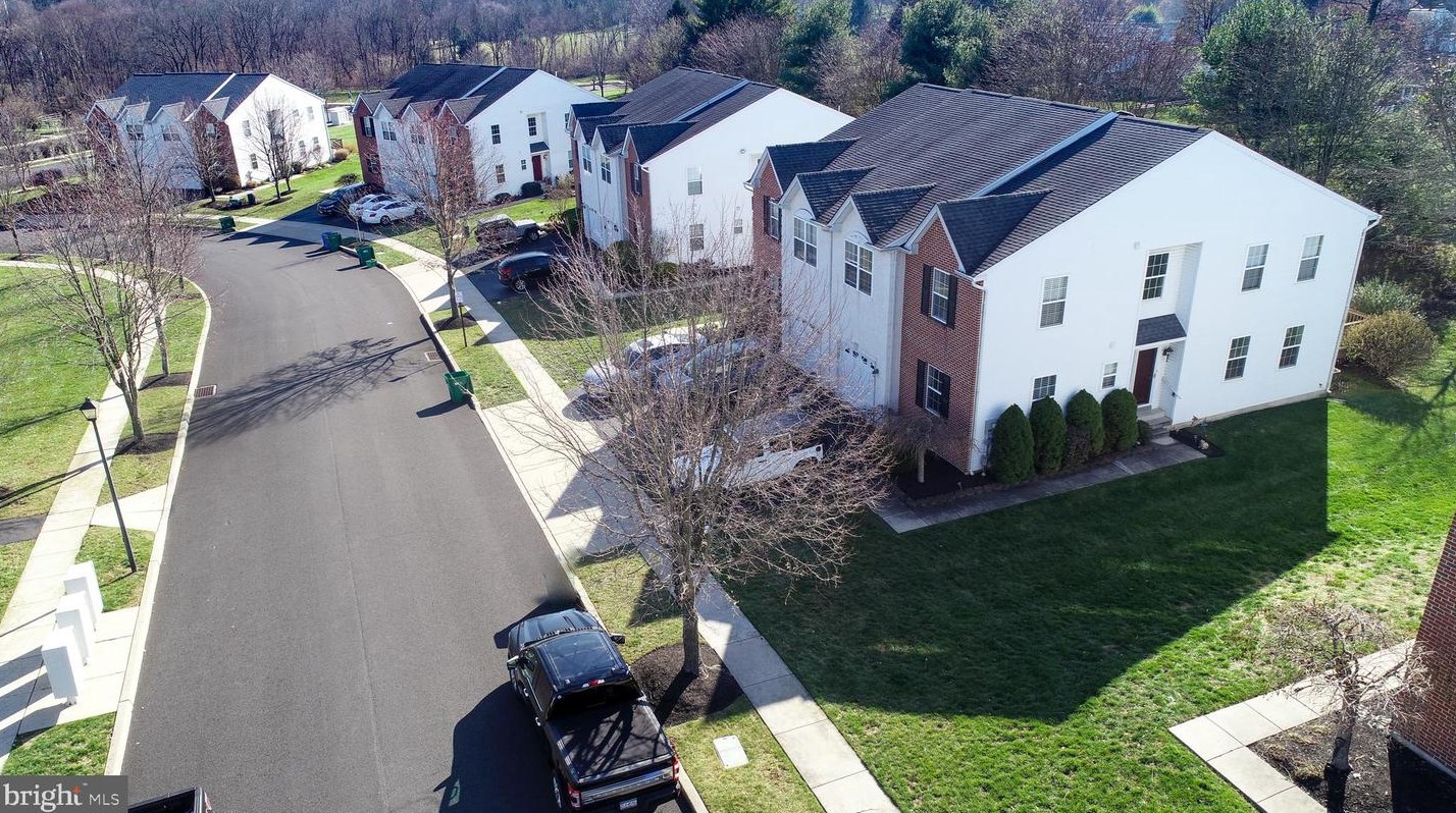 276 Hampshire Dr, Sellersville, PA 18960