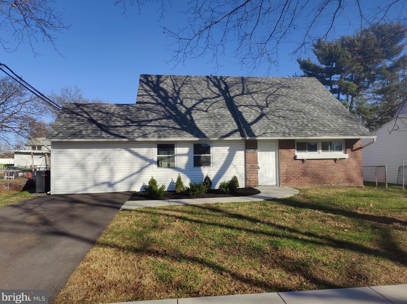 88 Kentucky Ln, Levittown, PA 19055-2402