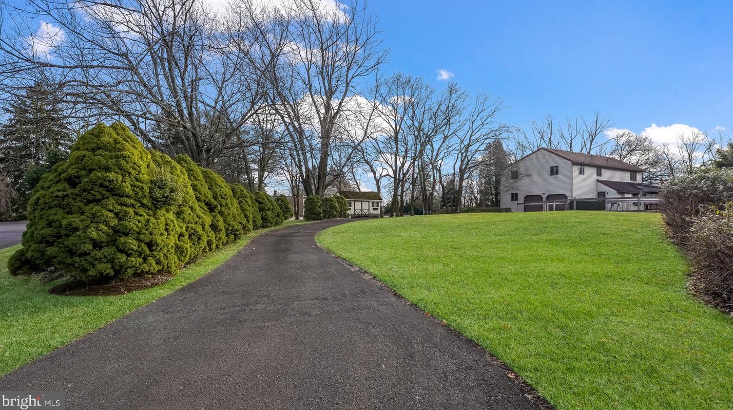 1 Tiffany Dr, Perkasie, PA 18944-3021
