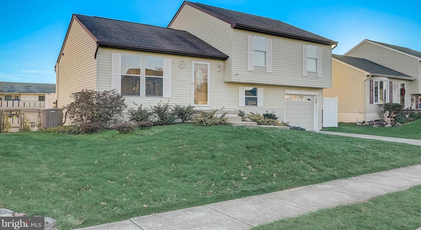 131 Independence Dr, Yardley, PA 19067