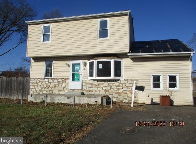38 Green Lynne Dr, Levittown, PA 19057-3223