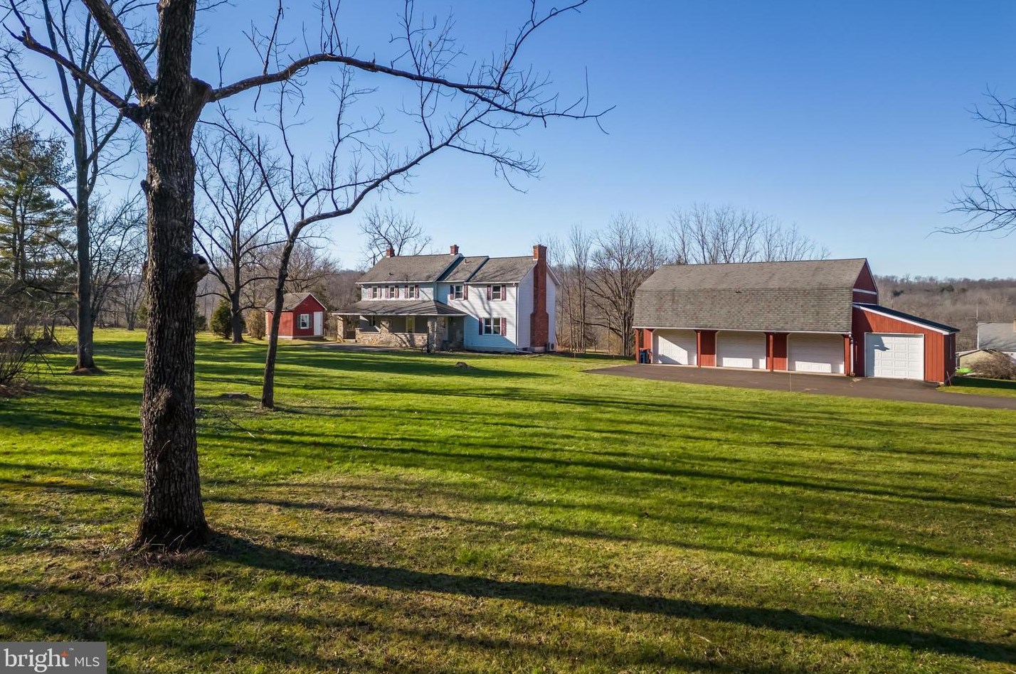 2305 3 Mile Run Rd, Perkasie, PA 18944-2036