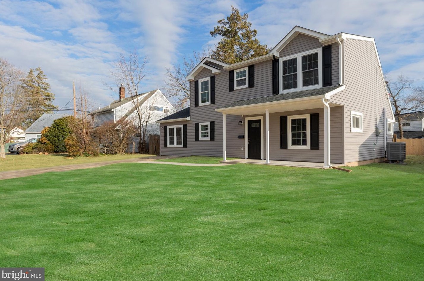 16 Goldengate Rd, Levittown PA  19057-3318 exterior