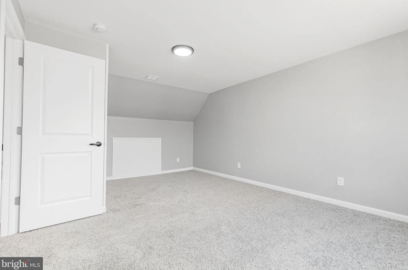 16 Goldengate Rd, Levittown PA  19057-3318 exterior