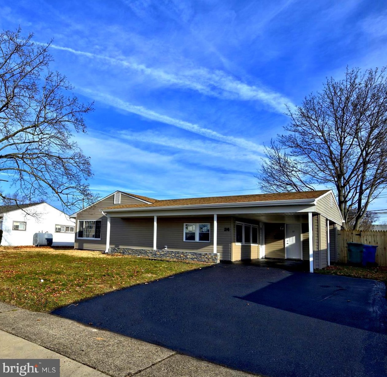 24 Garden Ln, Levittown, PA 19055-1902