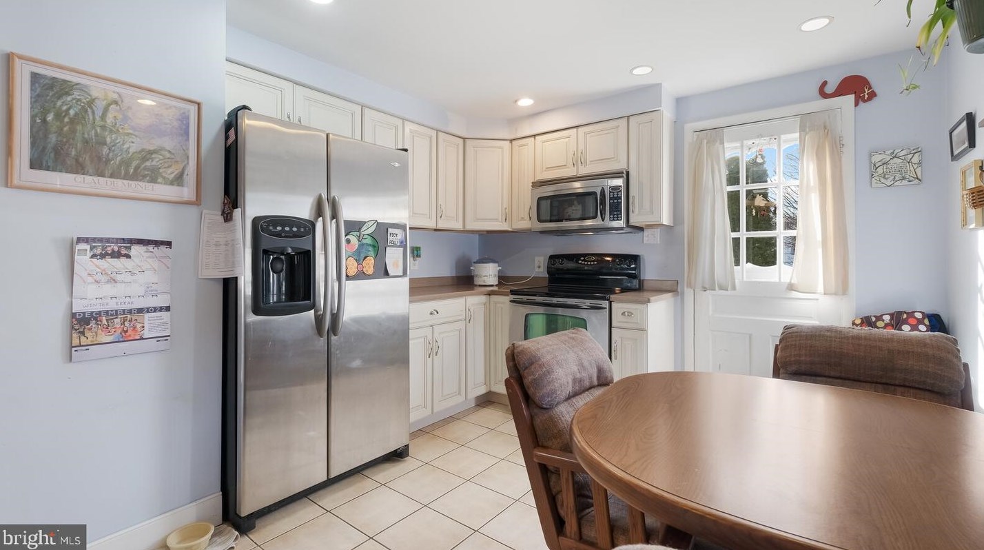 220 Shewell Ave, Gardenville PA  18901-3706 exterior