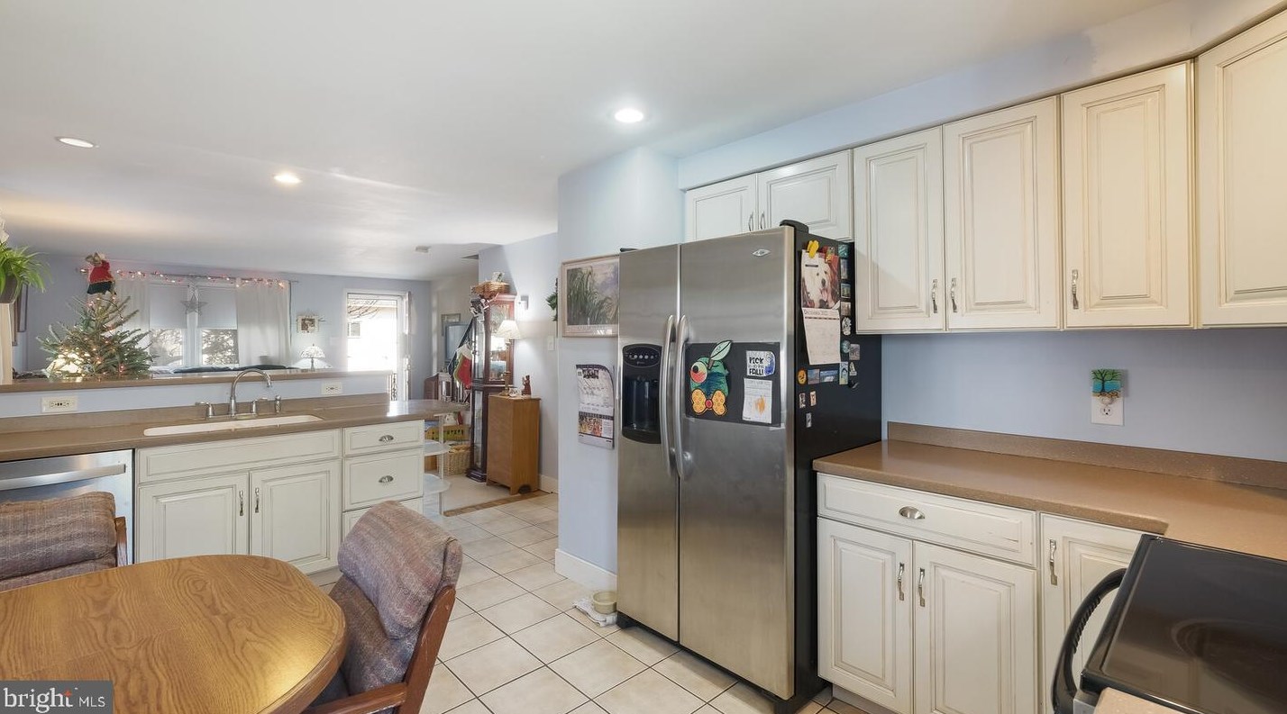 220 Shewell Ave, Gardenville PA  18901-3706 exterior