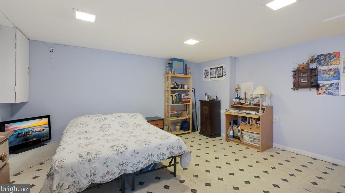 220 Shewell Ave, Gardenville PA  18901-3706 exterior