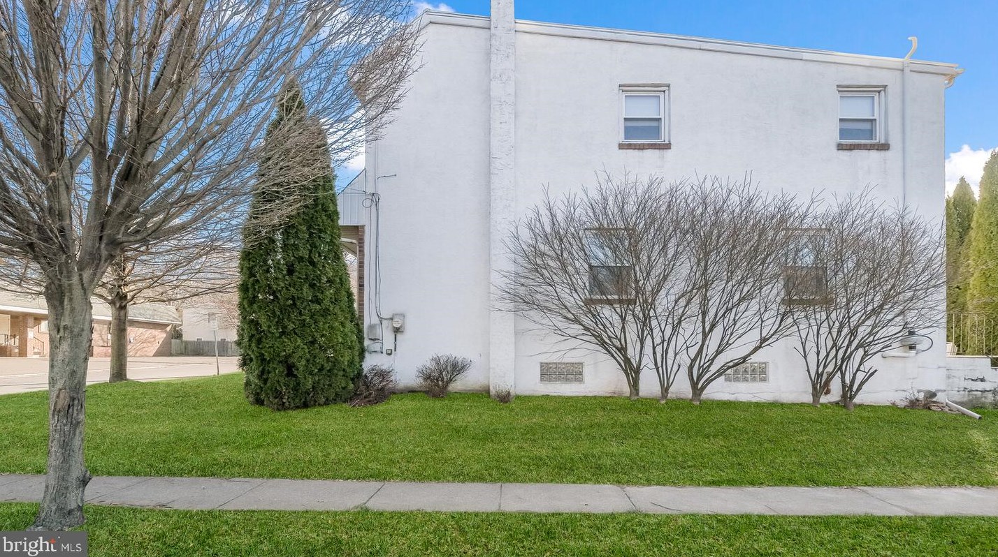 220 Shewell Ave, Gardenville PA  18901-3706 exterior