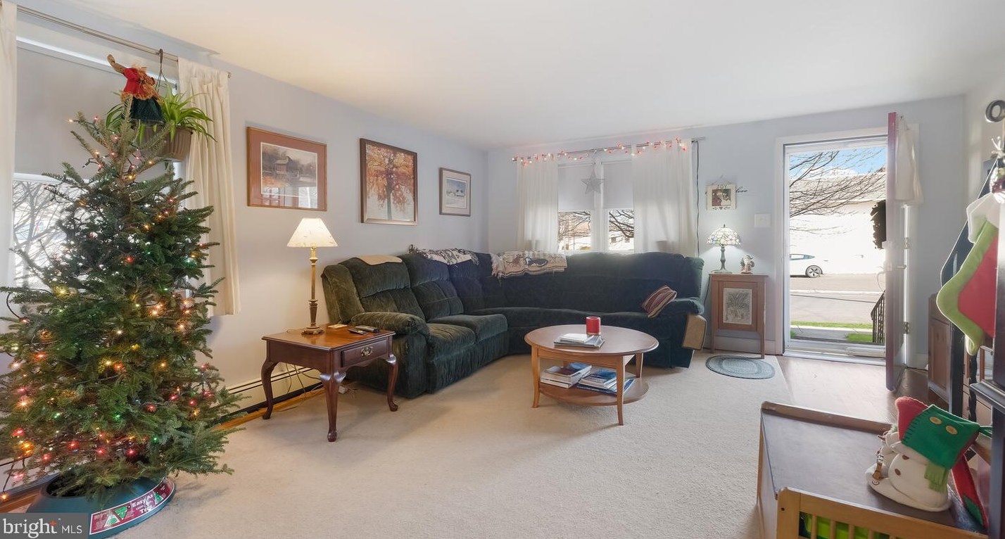 220 Shewell Ave, Gardenville PA  18901-3706 exterior