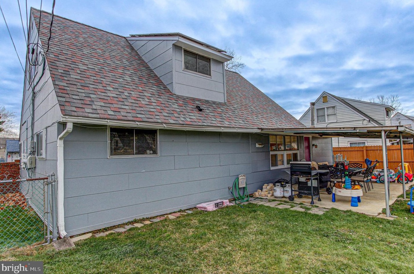 71 Indigo Rd, Levittown PA  19057-2718 exterior