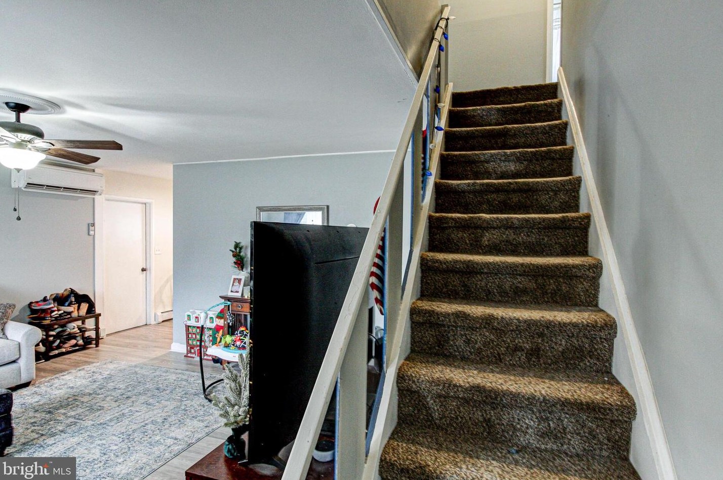 71 Indigo Rd, Levittown PA  19057-2718 exterior
