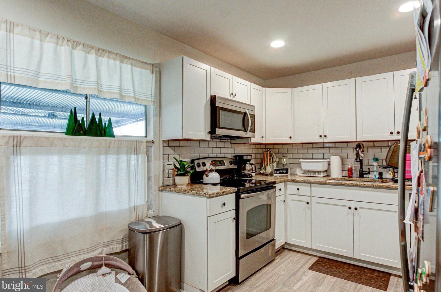 71 Indigo Rd, Levittown PA  19057-2718 exterior