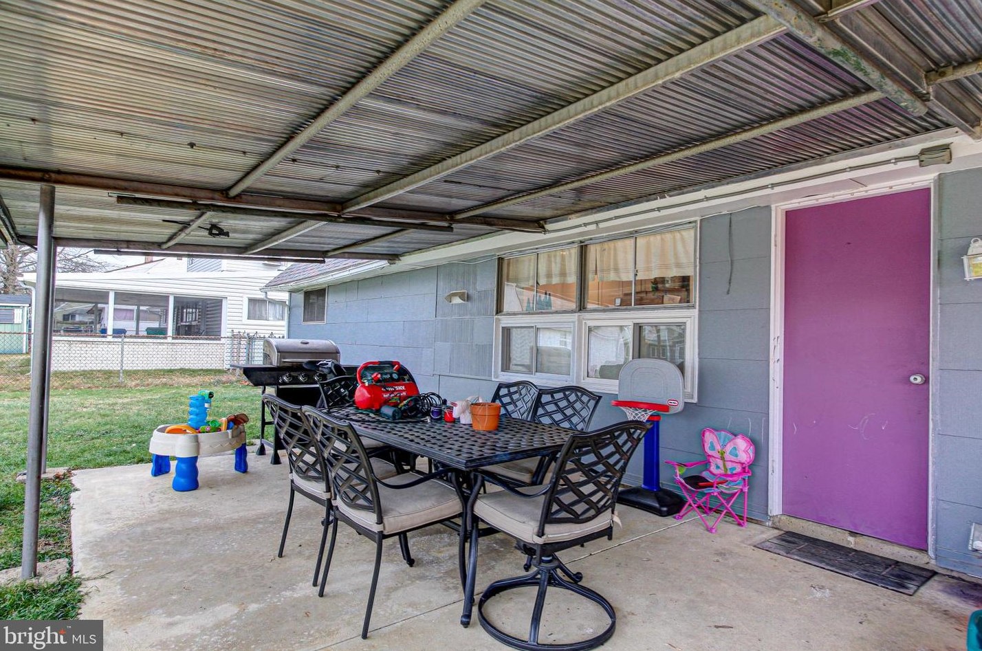 71 Indigo Rd, Levittown PA  19057-2718 exterior