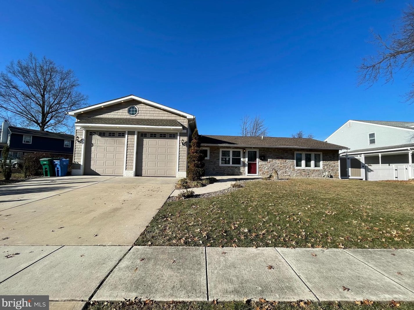9 Gatewood Rd, Levittown, PA 19057-3803