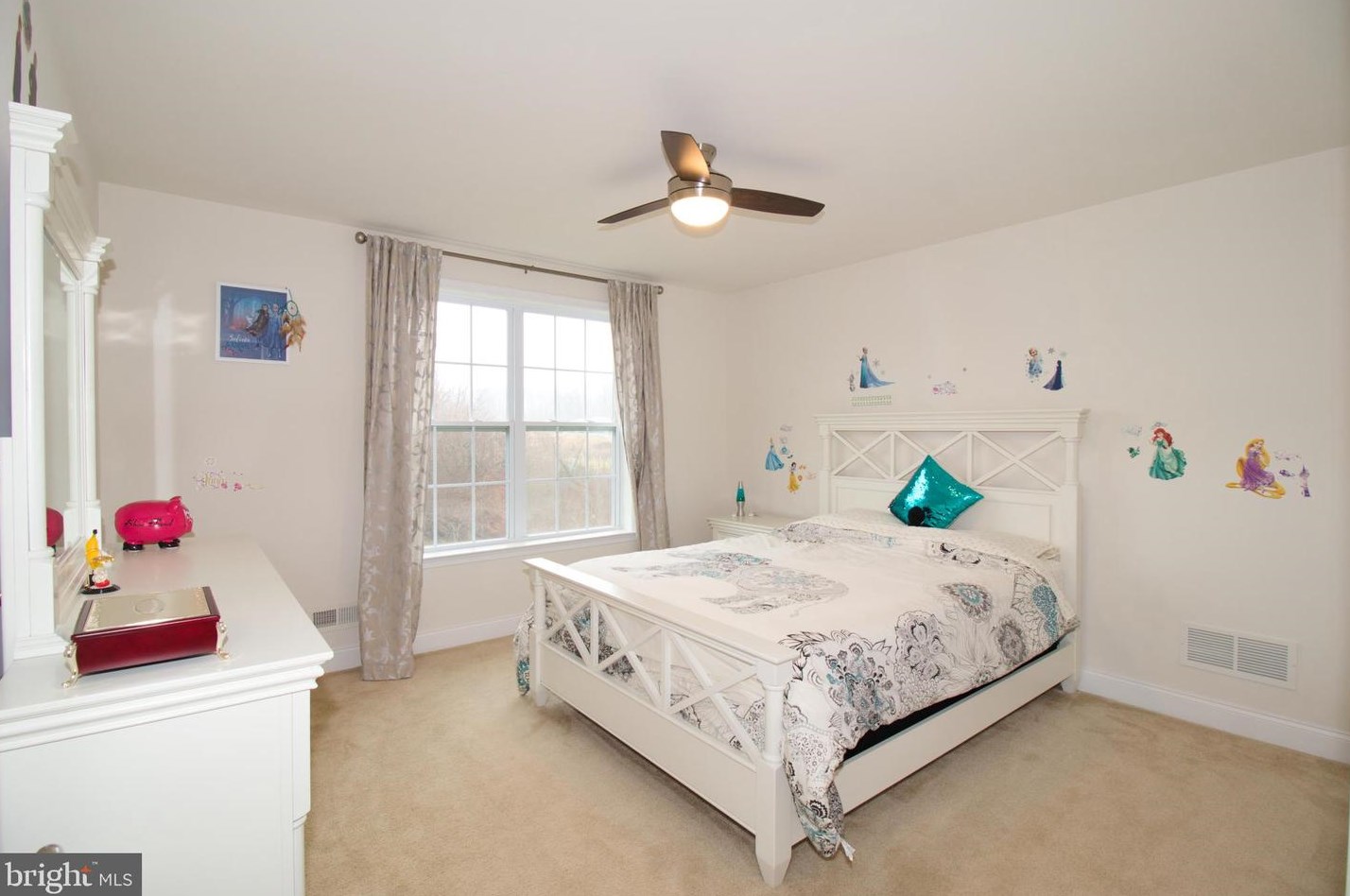 136 Chestnut Ln, Sellersville PA  18960-3802 exterior