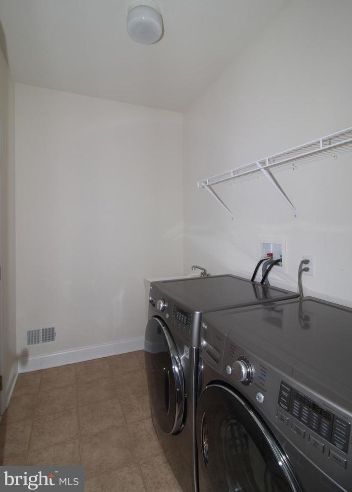 136 Chestnut Ln, Sellersville PA  18960-3802 exterior