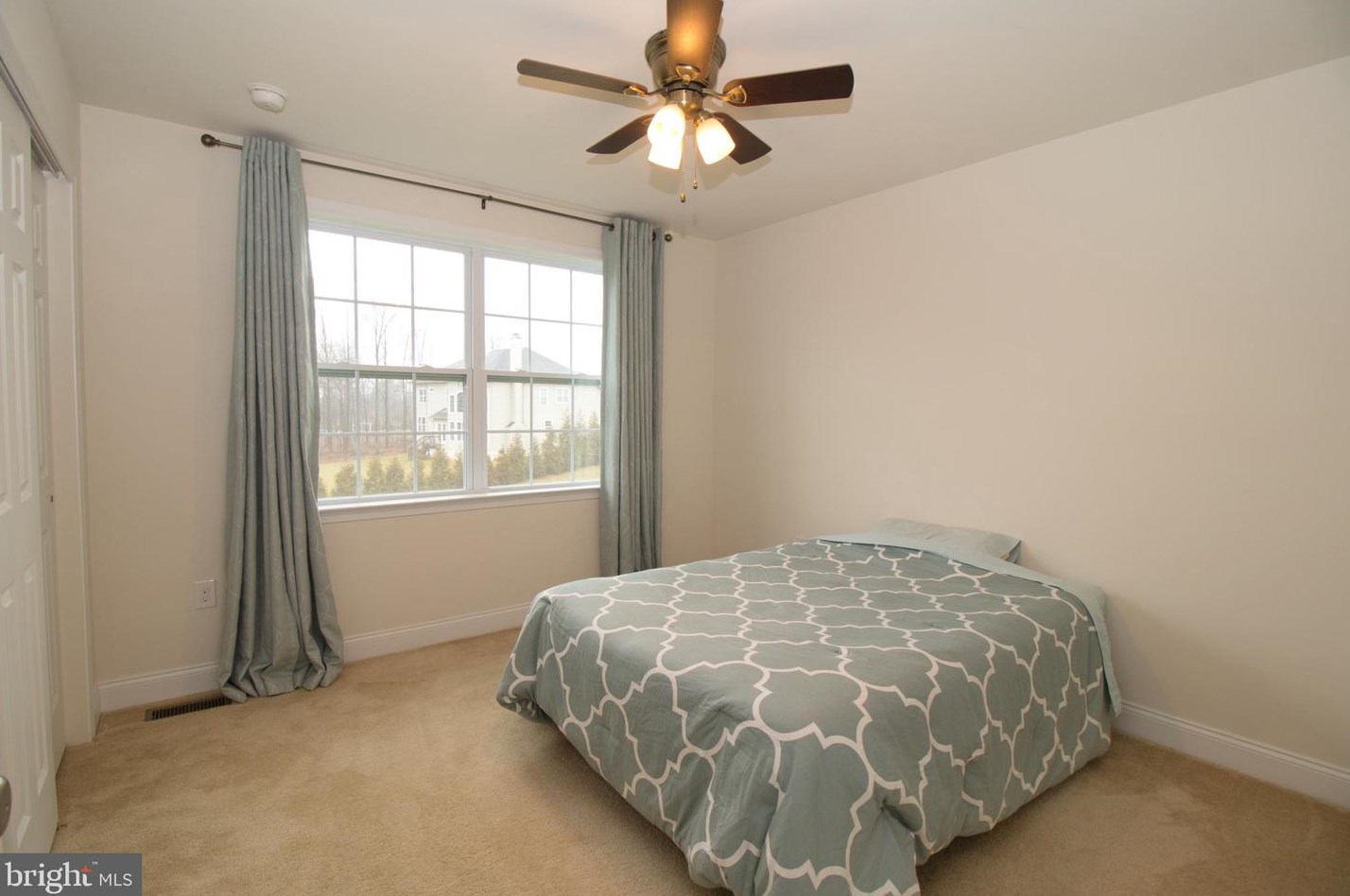 136 Chestnut Ln, Sellersville PA  18960-3802 exterior