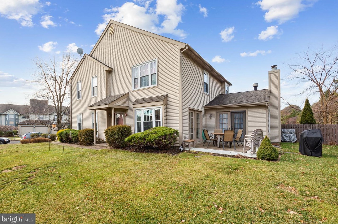 54 Magnolia Dr, Upper Makefield PA  18940-9236 exterior