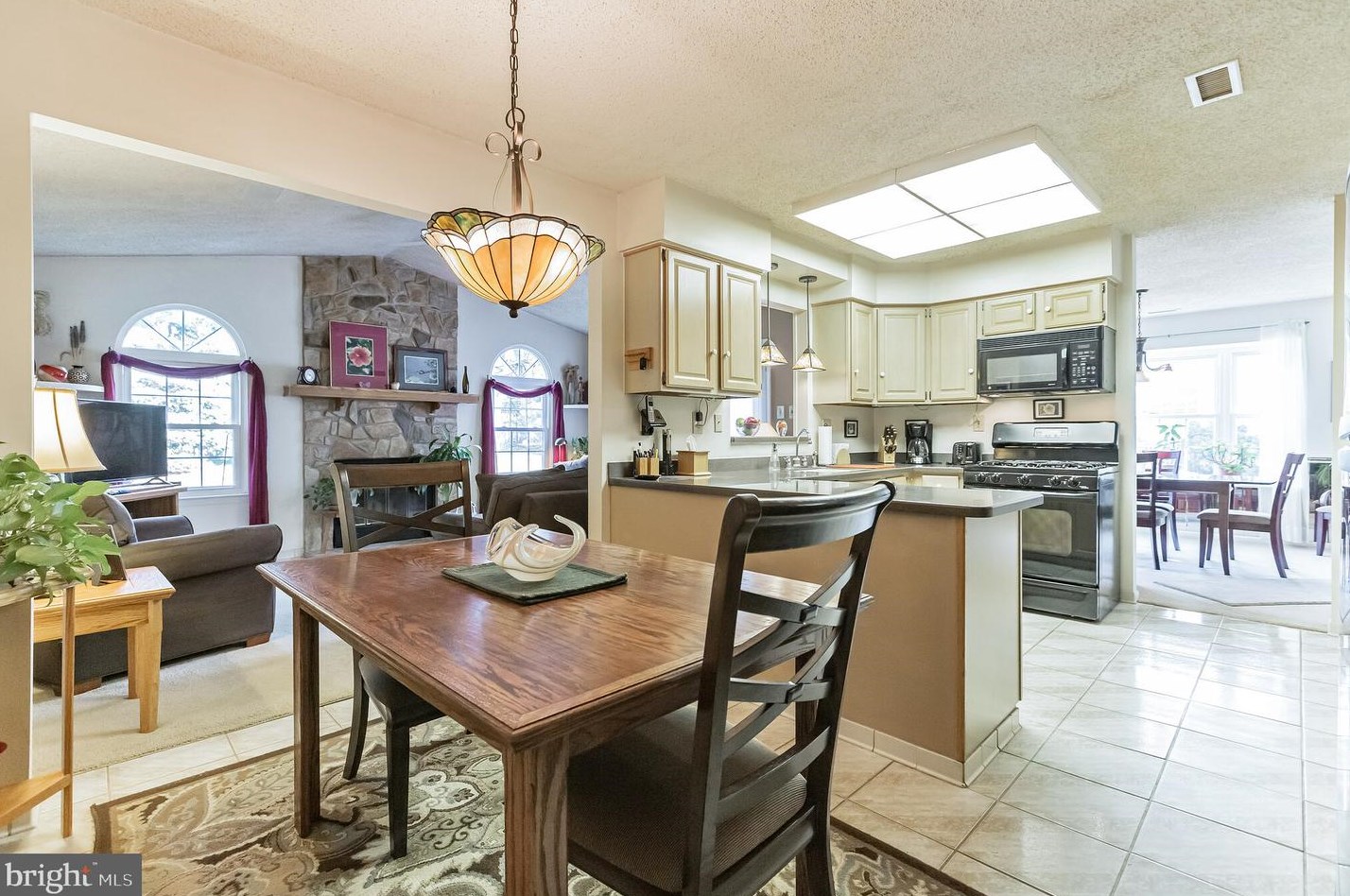 54 Magnolia Dr, Upper Makefield PA  18940-9236 exterior